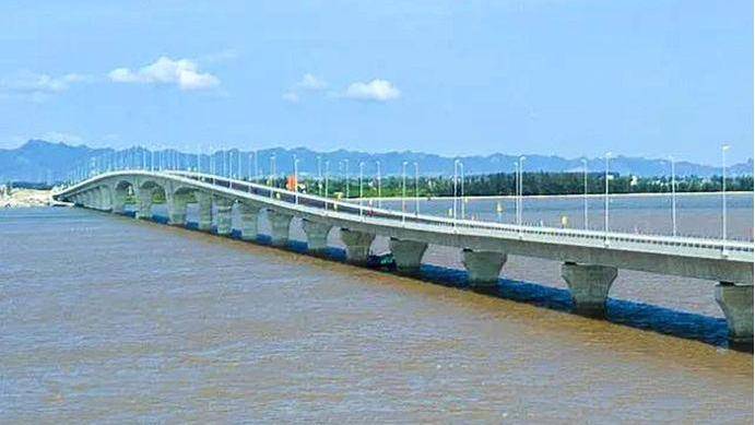 回顾11.8万亿越南盾大桥通车3天就坍塌，百万民众索赔中国？为何？