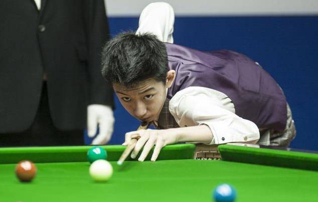 斯诺克揭幕战！中国德比上演，TOP16双星打头阵，吴宜泽PK霍金斯