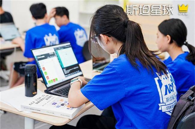 斯坦星球2025暑假科技营地正式开营，VEX、C++、无人机课程点燃青少年科创热情