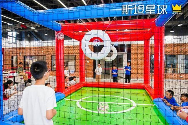 斯坦星球2025暑假科技营地正式开营，VEX、C++、无人机课程点燃青少年科创热情