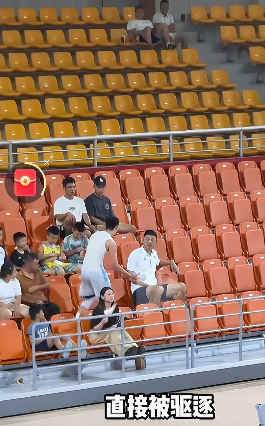 上看台煽动观众+网暴对手？李悦洲吃T遭逐后找禁赛期教练引争议