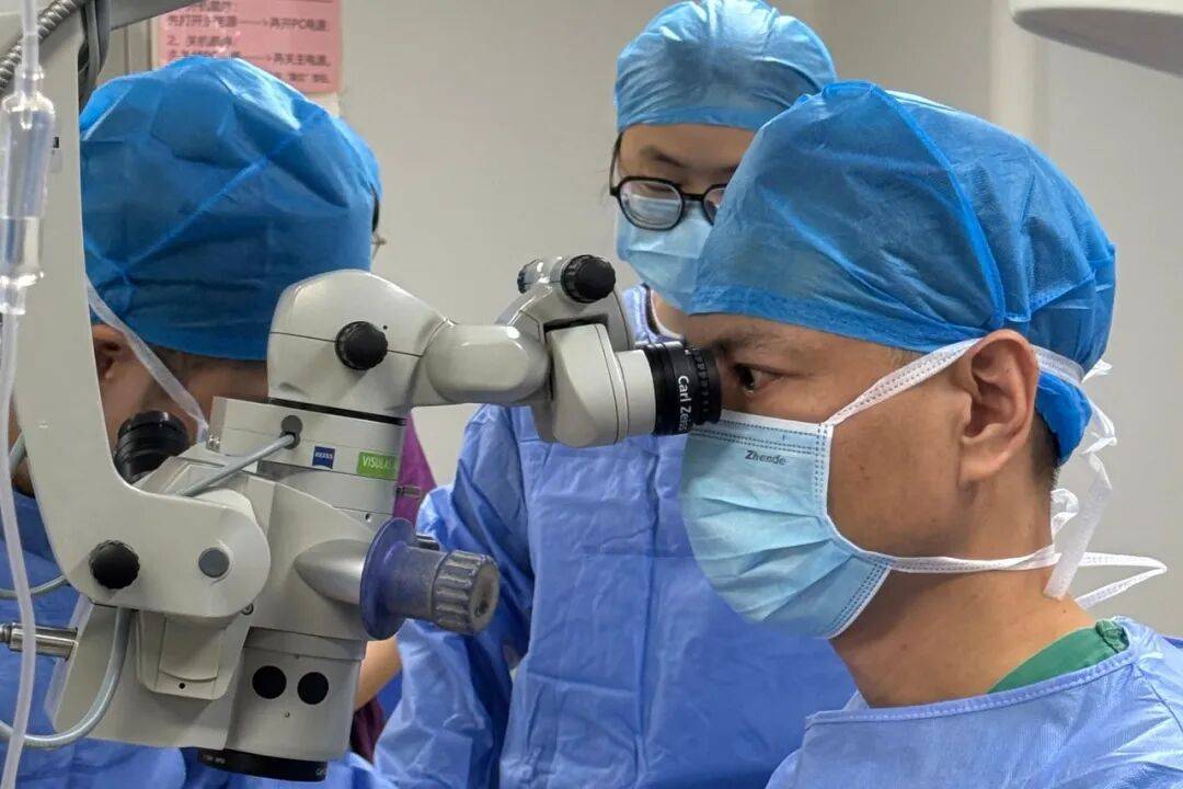 术后直呼“我想赶紧做第二只眼”！六旬大爷在厦门眼科中心漳州眼科医院清晰逆袭