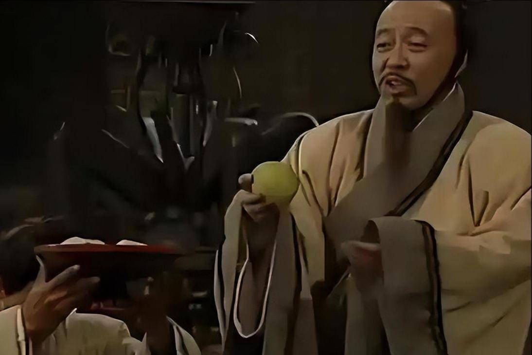 三位猛将手握兵权，为何被两颗桃子逼得集体自刎？